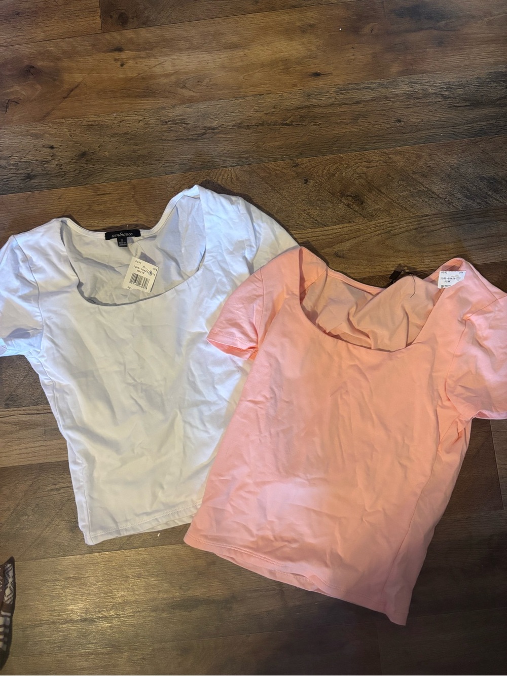 BUNDLE — Short Sleeve Scoop Neck Tees - White and Light Pink